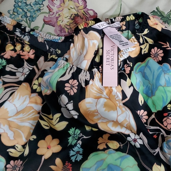 Victoria’s Secret Satin Sleep Shorts - Picture 4 of 8